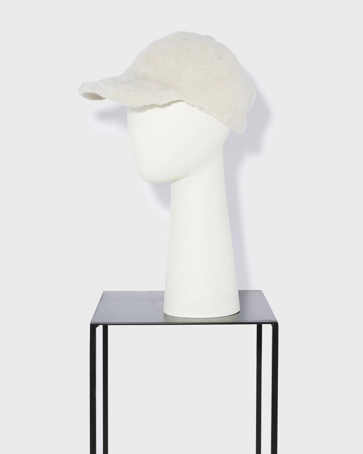 Curly merino cap