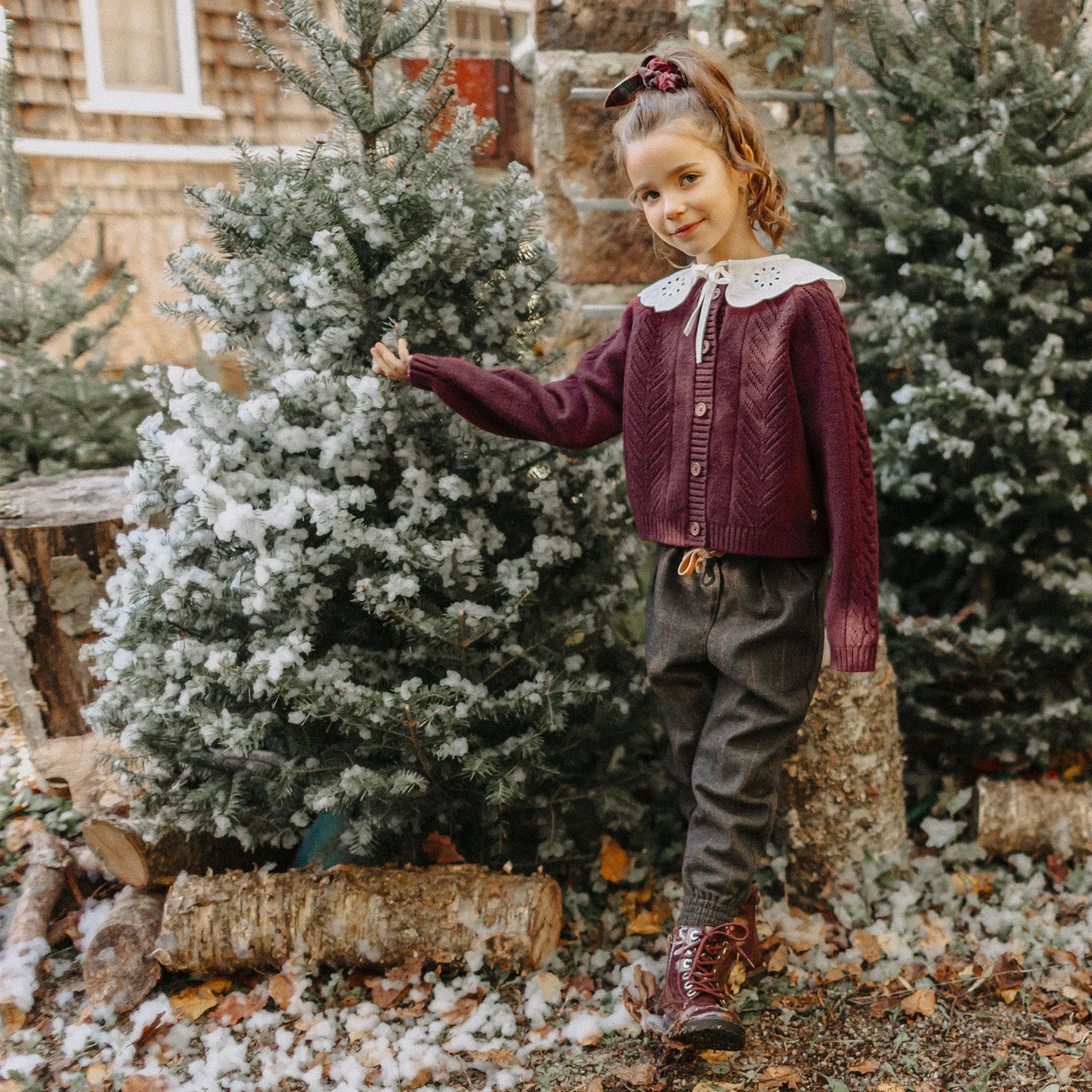 Pantalon 7/8 « coupe mom » en tweed à chevrons, enfant  || Mom cut 7/8 pants in herringbone tweed, child