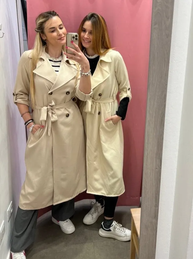 Trench beige con cintura